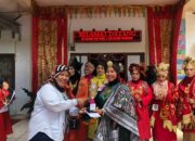 Lomba Baju Kuruang dan Tingkuluak Kreasi Digelar di Painan, Lisda Hendrajoni Sampaikan Hal Ini