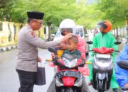 Kapolres Pessel dan Bhayangkari Berbagi Takjil di Bulan Suci Ramadan