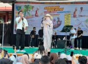 David Iztambul Hibur Pengunjung di Pantai Carocok Painan, Wisatawan Membludak