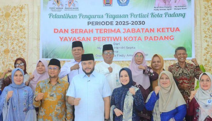 Dian Puspita Fadly Amran Resmi Pimpin Yayasan Pertiwi Kota Padang