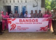 Polres Pesisir Selatan Salurkan Bansos ke Purnawirawan dalam Rangka Hari Bhayangkara ke-79