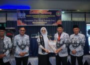 Lisda Hendrajoni Resmi Dinobatkan Sebagai Ibunda Guru Pesisir Selatan oleh PGRI