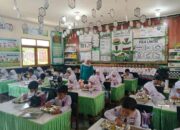 Siswa SDN 04 Birugo Terima MBG Perdana