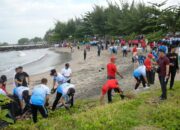 PT Semen Padang dan Polda Sumbar Bersinergi Wujudkan Pantai Lestari