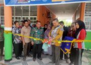Anggota DPRD Sumbar Zarfi Deson Serahkan Bantuan Mobil Operasional untuk SMAN 1 Sutera