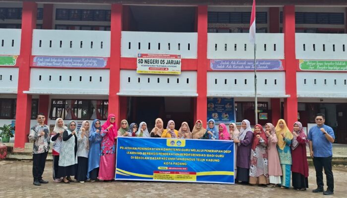 Dosen UNP Bekali Guru SD Bungus Teluk Kabung