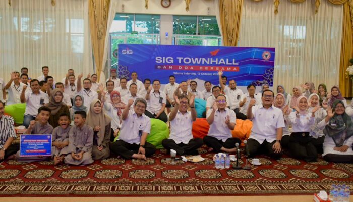 PT Semen Padang Bantu Panti Asuhan dan Masjid