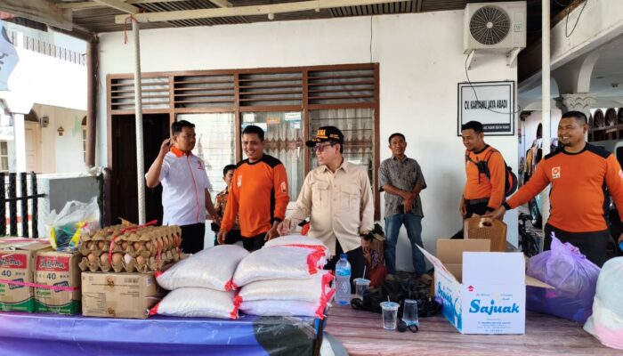 Respons Cepat Kebakaran di Pasa Gadang, Dinsos Sumbar Salurkan Beras untuk Dapur Umum