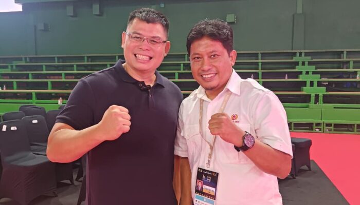 Chris John Ajak Hamdanus Hidupkan Tinju Sumbar