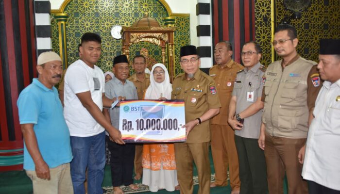 Pemko Padang Bantu Korban Kebakaran Pemancungan