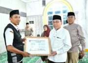 Maigus Nasir Serahkan Dana Operasional se-Kecamatan Kuranji