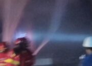 Kebakaran Guncang Pasar Raya Padang Dini Hari, Tiga Toko Hangus Dilalap Api