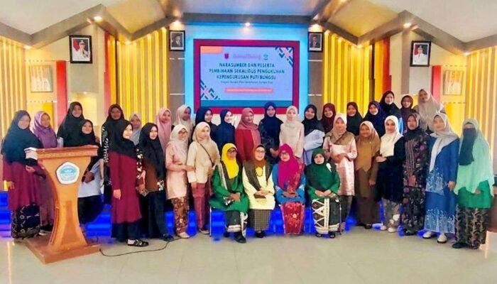 Puti Bungsu Sungai Pua Dibekali Pemahaman Adat