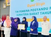 Komitmen Tinggi, Lisda Hendrajoni Terima Penghargaan Posyandu dari TP Provinsi Sumbar