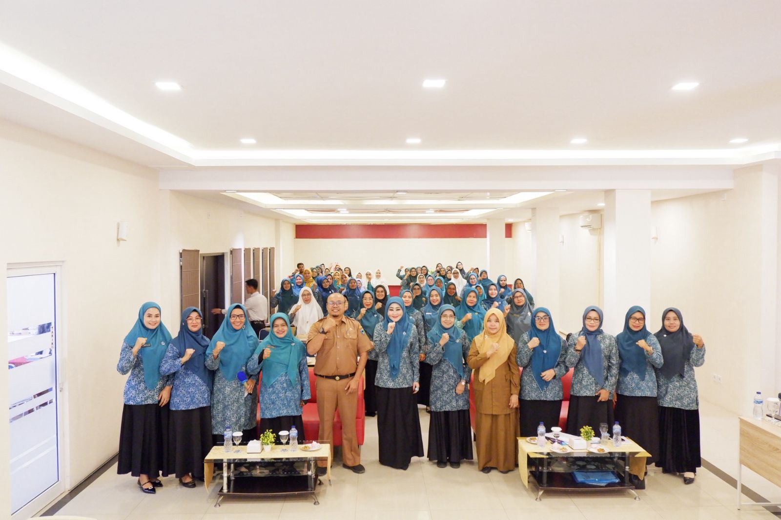 Lisda Hendrajoni Buka Pelatihan Peningkatan Kapasitas Kader PKK se-Pesisir Selatan