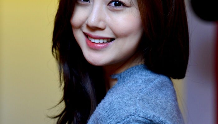 Terlalu Cantik, Perempuan Ini Tidak Bisa Bertemu Adiknya