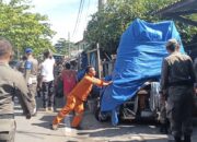 Lapak Ditinggal Pemilik, Satpol PP Turun Tangan Bikin Pantai Padang Kembali Bersih dan Tertib