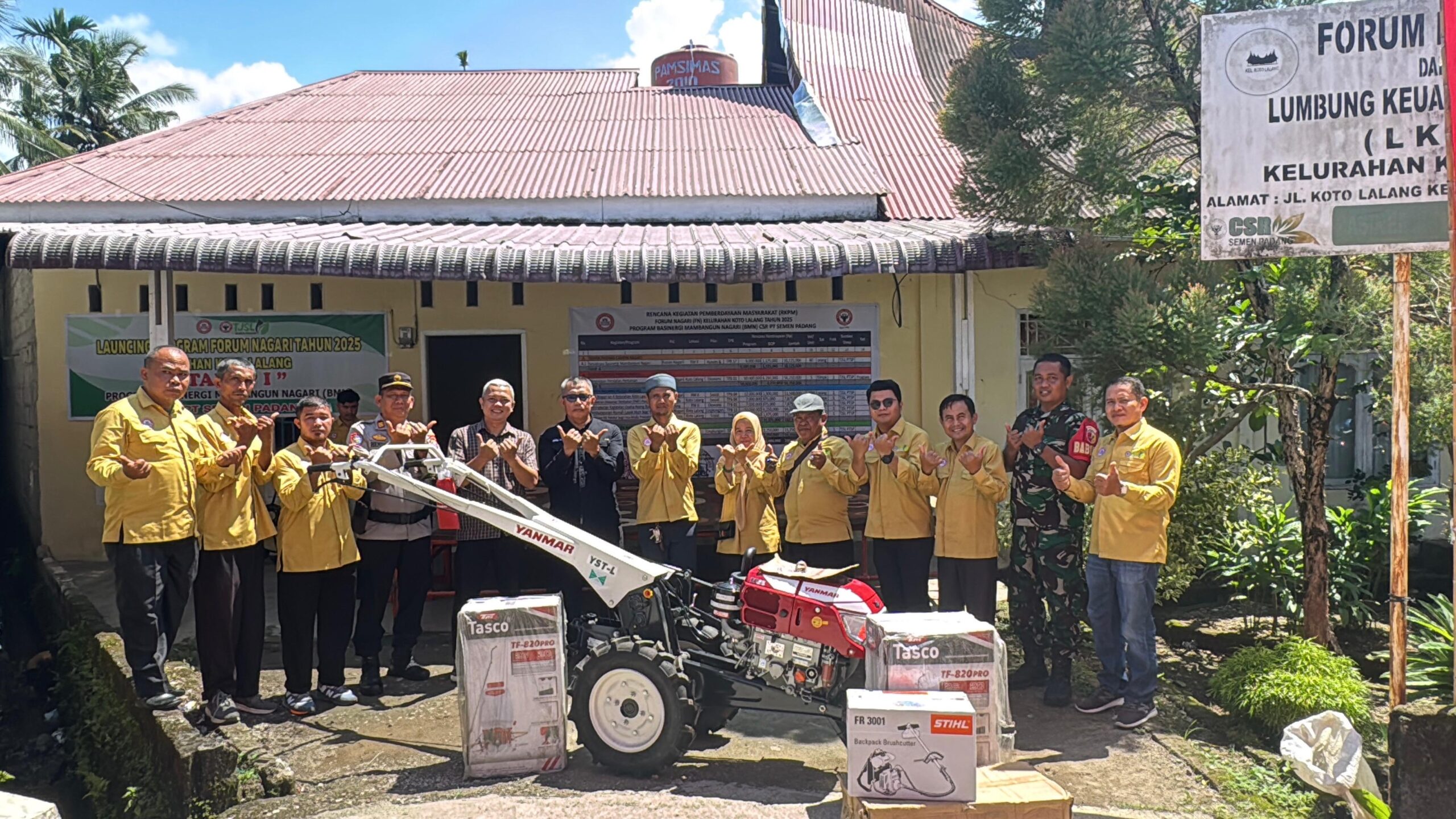 Petani dan Pelaku UMKM Koto Lalang Terima Bantuan