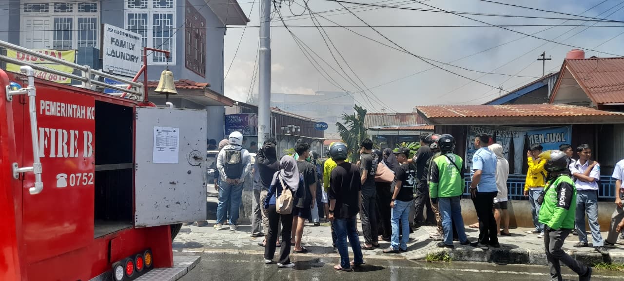 Rumah Kayu di Tarok Dipo Ludes Dilalap Api, Warga Panik dan Pemilik Rumah Pingsan