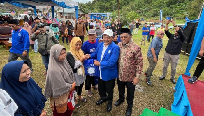 Amril Amin Bagikan Tiga Ribu Paket Sembako