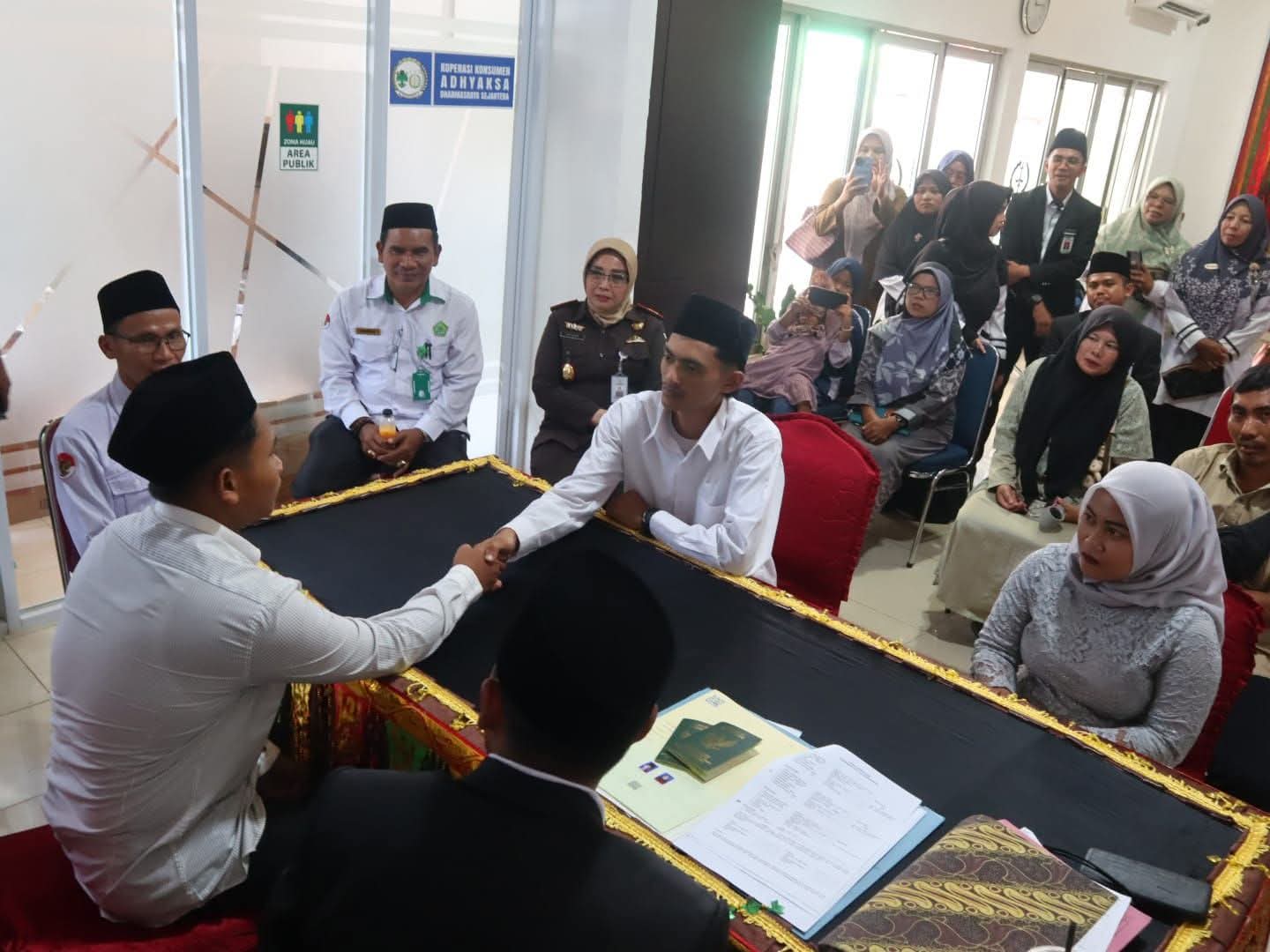 Suasana pernikahan di Kejaksaan Negeri Dharmasraya