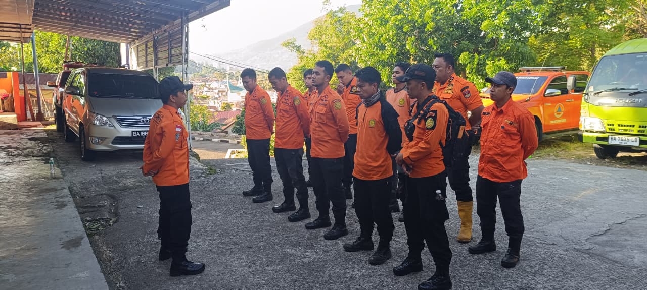 TIM SAR TURUN KE DASAR JURANG EVAKUASI KORBAN PEMBUNUHAN BAYI