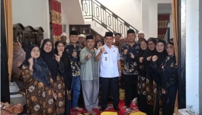 Wabup Lepas 78 Jemaah Umrah Shahibuna Pasaman ke Tanah Suci