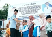1.200 Stel Seragam Gratis untuk Siswa Baru di Pauh Duo, Wabup: Komitmen Kita Membangun Generasi Unggul Solok Selatan