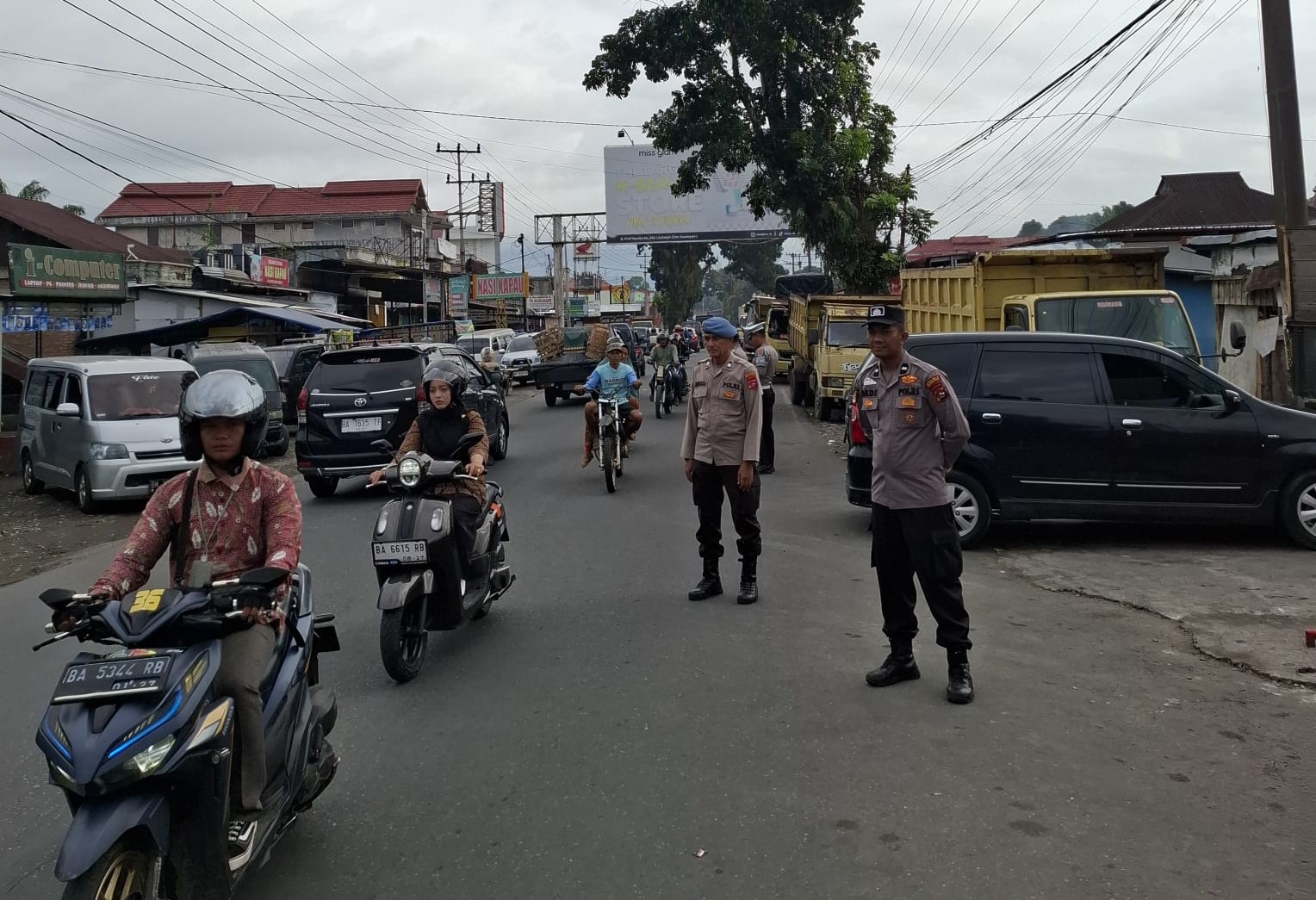 Antisipasi Kemacetan dan Penyalahgunaan BBM Bersubsidi, Polres Pasbar Siagakan Personel disejumlah SPBU