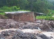 Banjir Bandang Terjang Paninjauan, Akses Jalan Putus dan Fasilitas Warga Tertimbun