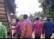 Berjuang di Tengah Banjir, Ketua DPRD Pasbar Pimpin Evakuasi Rumah Warga yang sudah 2 hari hanyut ditengah jalan