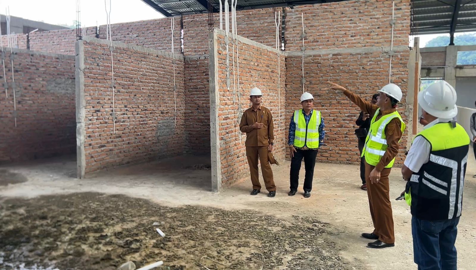 Bupati Hendrajoni Pastikan Pembangunan Pasar Inpres Painan Dilanjutkan Desember 2025