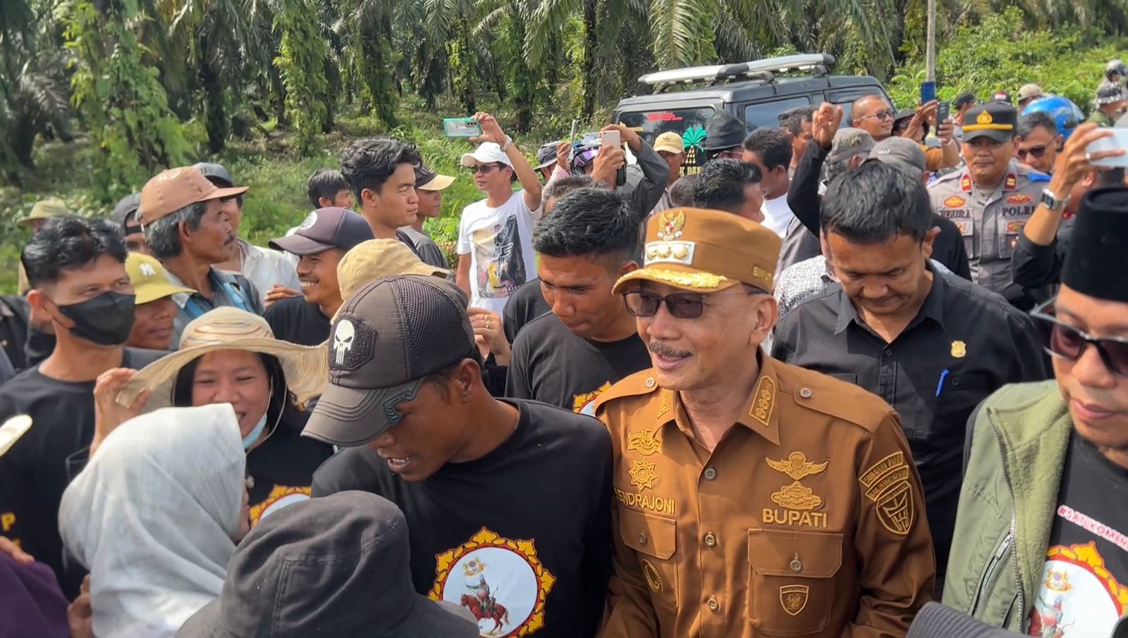 Bupati Hendrajoni Turun Tangan Buka Akses Jalan ke PT Incasi Raya, Konflik Masyarakat dan Perusahaan Mulai Mencair