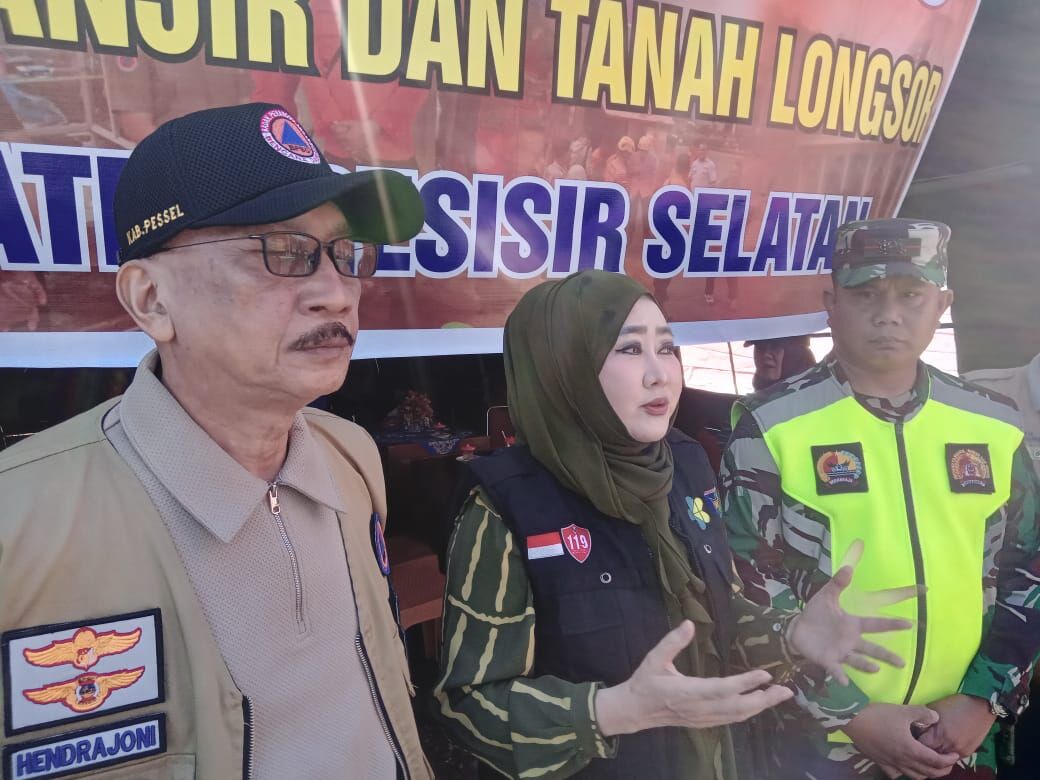 Bupati Pesisir Selatan Pimpin Tim Terpadu Salurkan Bantuan ke Wilayah Terdampak Banjir dan Longsor