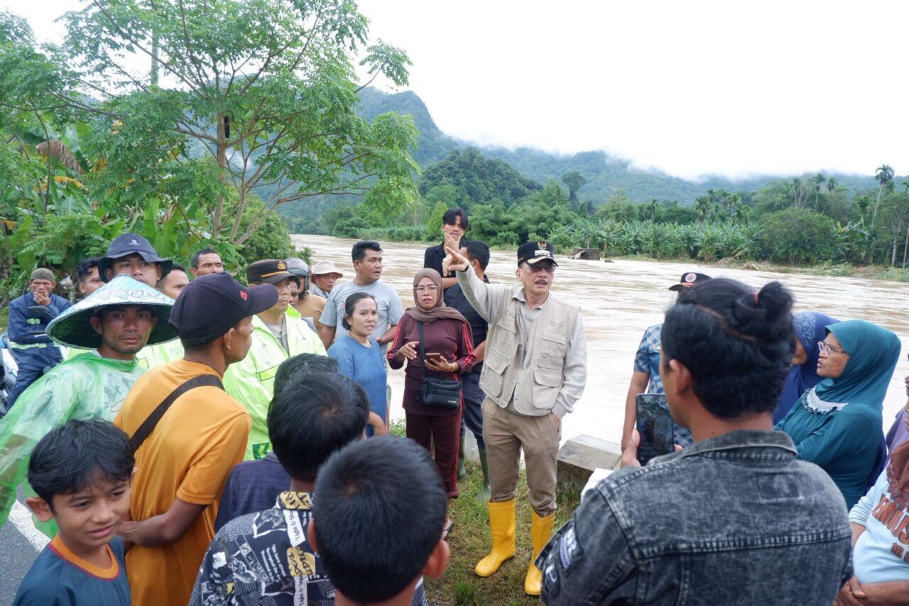 Dari Jakarta ke Lokasi Banjir, Bupati Hendrajoni Tancap Gas Salurkan Bantuan