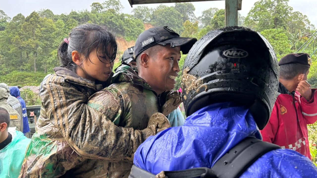 Hari Kedua, Evakuasi Warga di Jembatan Kembar Terus Dikebut