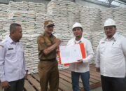 Hendrajoni Tinjau Kualitas Bantuan Pangan di Bulog Sago