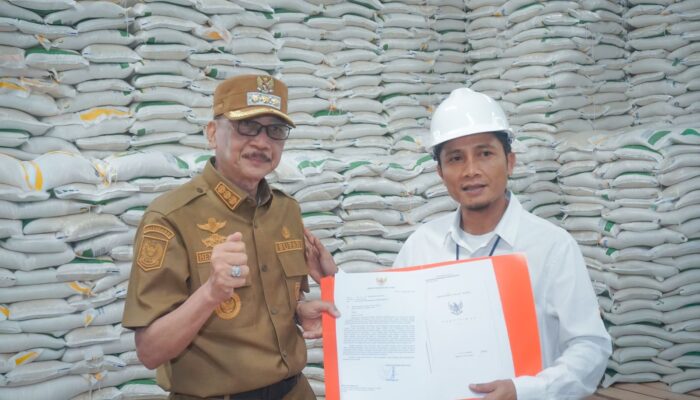 Pemkab Pessel Hibahkan 2 Hektar Tanah untuk Gudang Bulog