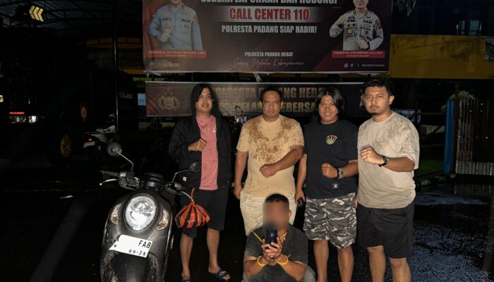 Aksi Ketahuan, Buruh Harian Lempar HP ke Orang Lain