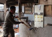 Pemilik Bandel, Satpol PP Padang Bongkar Bangli di Kubu Marapalam