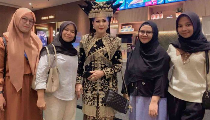 Diburu Penonton, “Nia” Tayang Perdana di Padang: Kisah Tragis yang Menggetarkan Hati Hadir di Layar Lebar