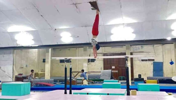 FGI Sumbar Terima Bantuan Satu Set Palang Sejajar