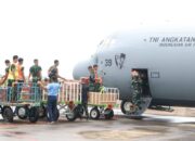 Pesawat Angkut TNI AU Membawa Bantuan Bagi Warga Korban Banjir Dan Longsor Telah Mendarat