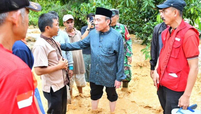 Maigus Nasir Serahkan Bantuan untuk Warga Guo