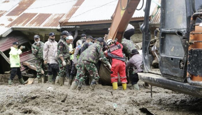 Tiga Jenazah Korban Longsor di Jembatan Kembar Berhasil Dievakuasi