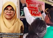 Penerima PKH di Kabupaten Solok Terima Tanda Miskin