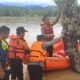 Kapolsek Bayang Pimpin Evakuasi Warga Terjebak Banjir di Nagari Gurun Panjang Barat