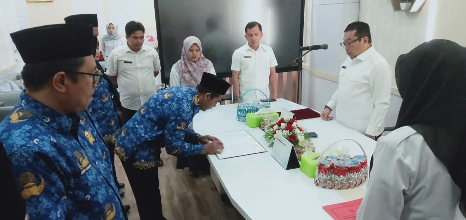 Pemkab Dharmasraya Lantik Pejabat Administrator