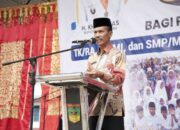 Pemkab Solok Selatan Bagikan 4.100 Seragam Gratis untuk Murid Baru di Sungai Pagu