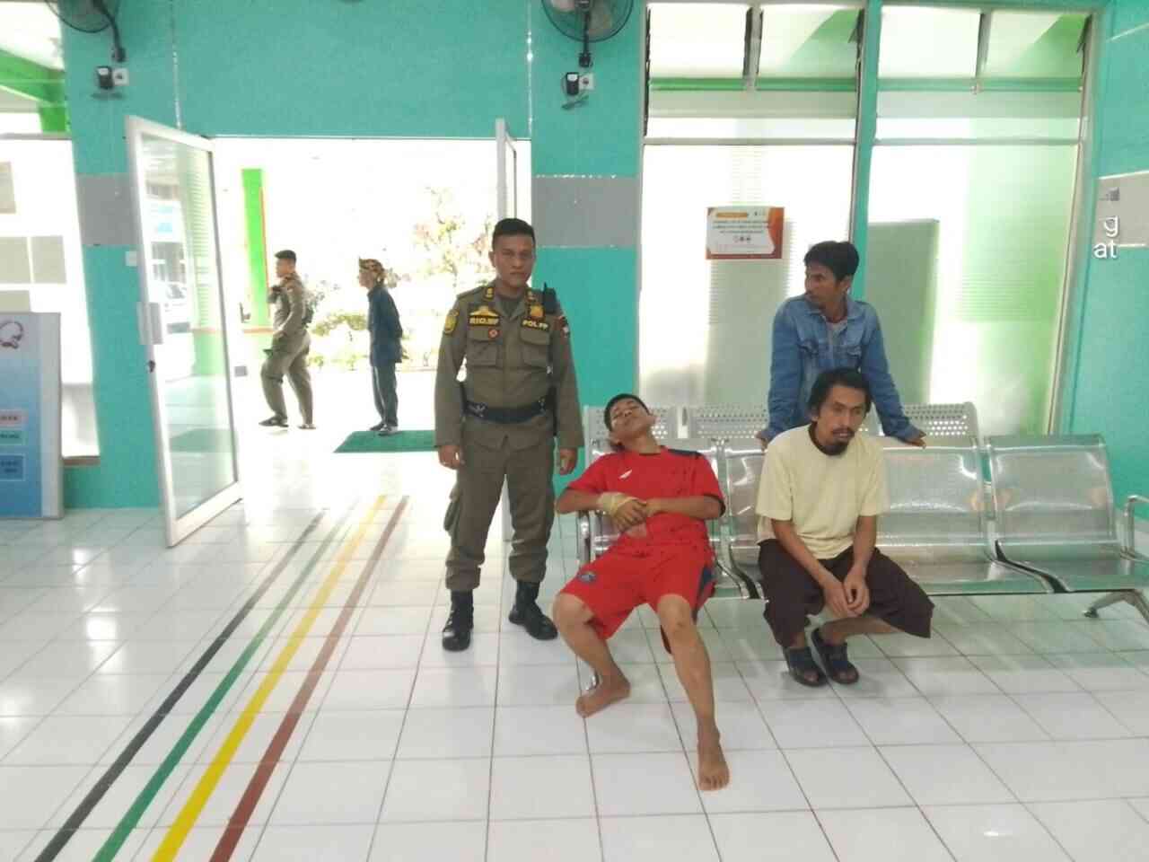 Sat Pol PP Kota Padang Evakuasi ODGJ ke Rumah Sakit Jiwa HB Sanin